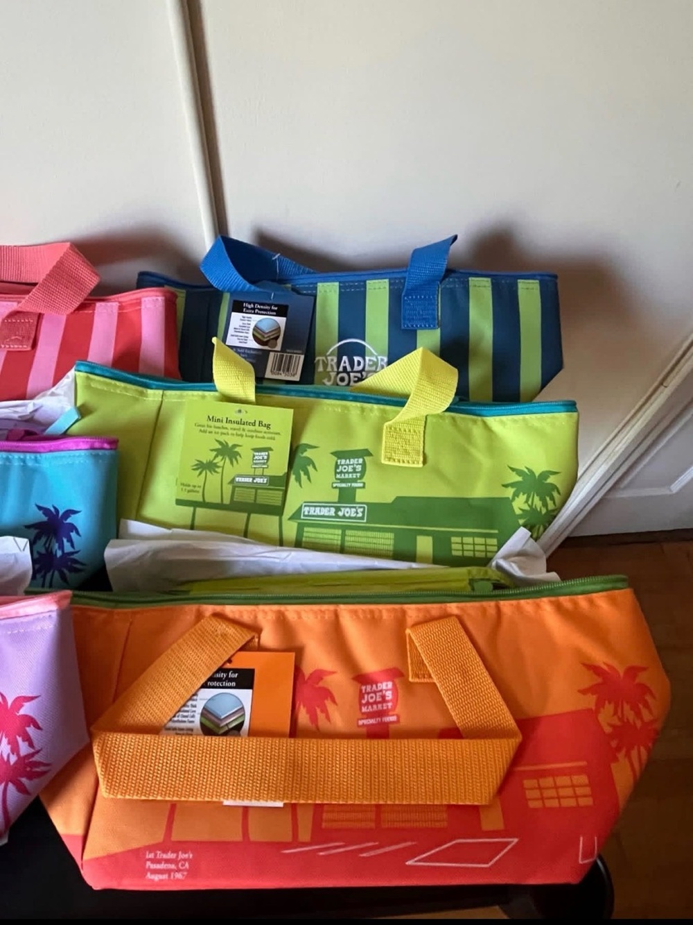 Trader Joe’s 2026! New Mini Insulated Bags Summer 6 Fun Colors - Picture 13 of 16